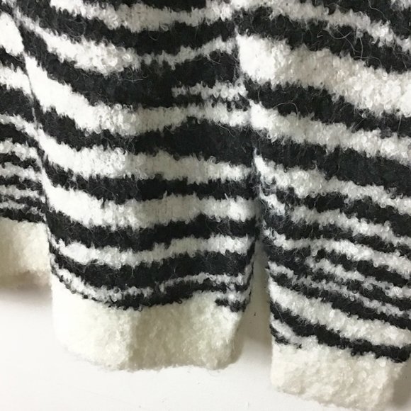 J. Crew Boucle Zebra Pullover Animal Ivory Black Crew Neck Sweater - Picture 7 of 12